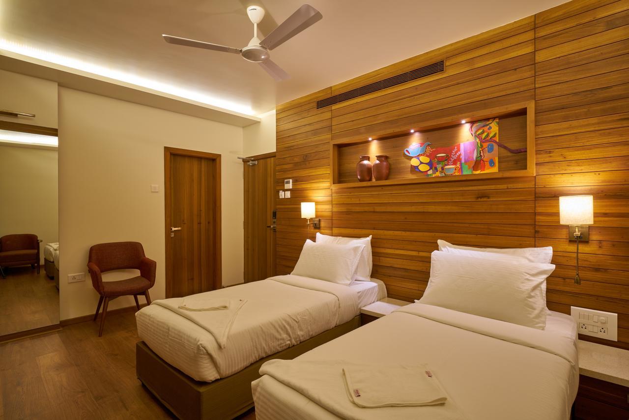 Hotel Atharv Top Rated Business Hotel In Kolhapur Exterior photo